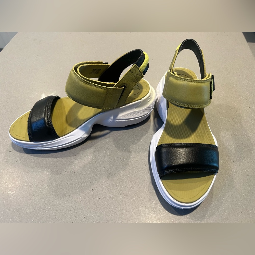 SOREL Blitz Explorer sandals, 6.5. New in box, never worn.